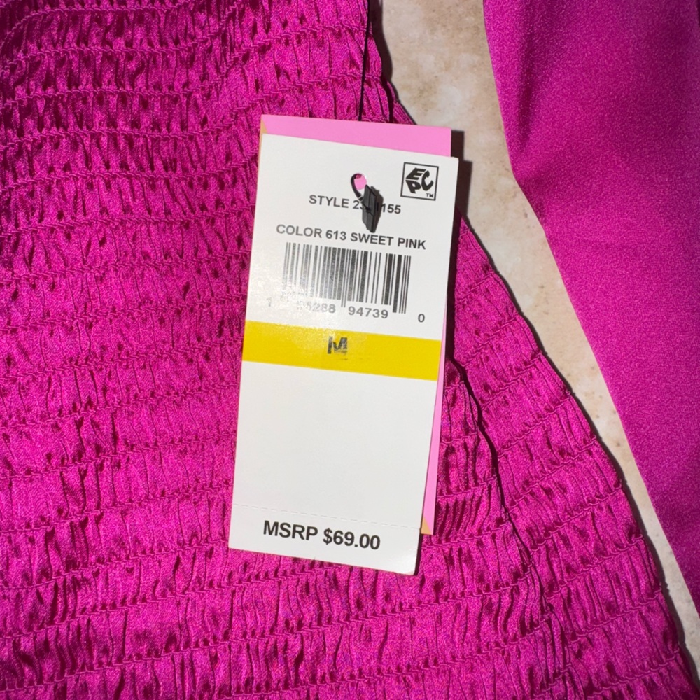 NEW Riley & Rae Pink Puff Sleeve Smocked‎ Blouse SIZE M - Picture 6 of 10